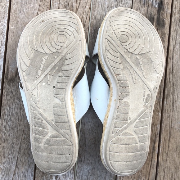 TOMMY BAHAMA Relaxology ‘Ilidah’ Leather & Jute Slide Sandals - Picture 4 of 6